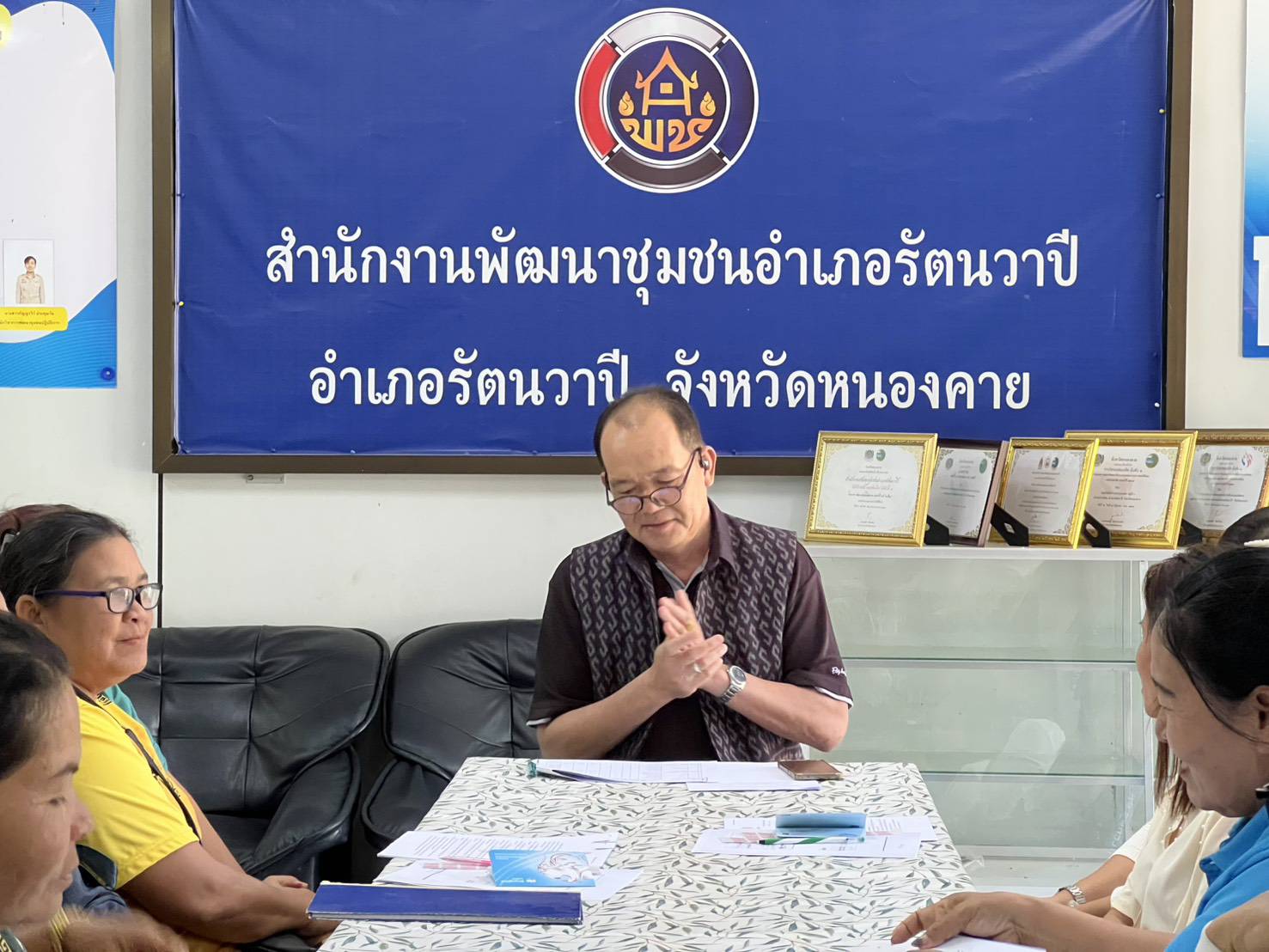 🍍 พช.รัตนวาปี ปฐมนิเทศสมาชิกที่ได้รับเงินกู้กองทุนพัฒนาบทบาทสตรีและทำสัญญาเงินกู้