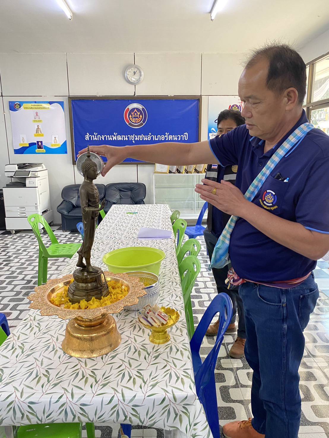 🍍 พช.รัตนวาปี จัดกิจกรรมสรงน้ำพระ และรดน้ำดำหัวพัฒนาการอำเภอ สืบสานประเพณีสงกรานต์